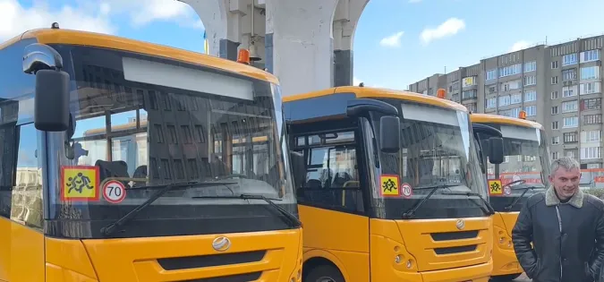На Волині ще три громади отримали шкільні автобуси