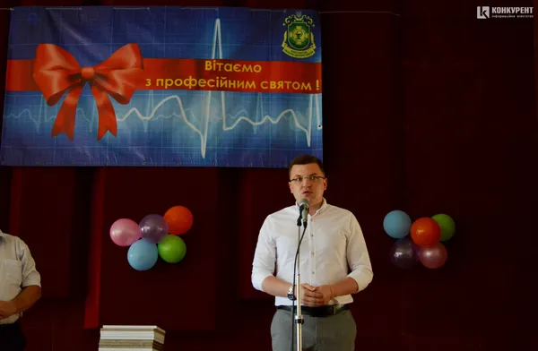 Луцькі медики отримали подарунки від Покровського з нагоди професійного свята (фото)