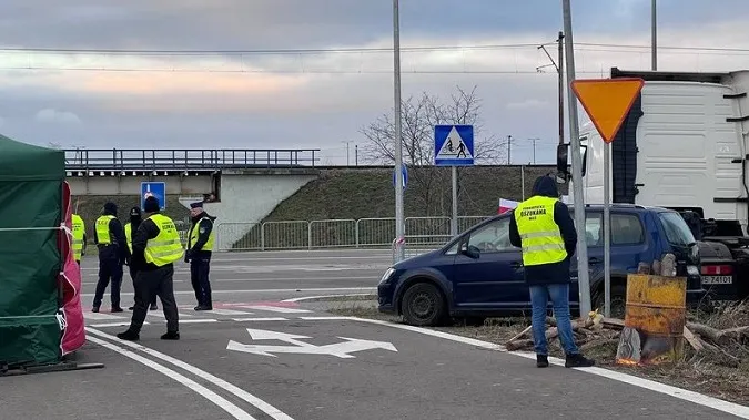 Польські фермери планують заблокувати усі пункти пропуску з Україною 20 лютого