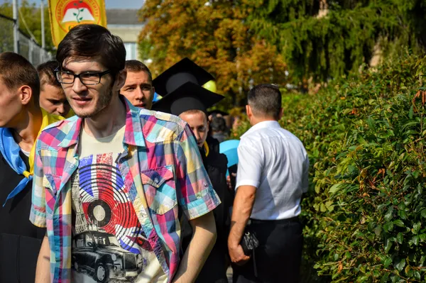Ректор ЛНТУ Петро Савчув, провівши молодь до стадіону, поспішив, мабуть, на роботу