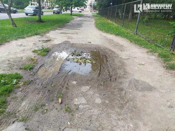 У Луцьку на Воїнів-афганців розпочали ремонтувати тротуар (фото)