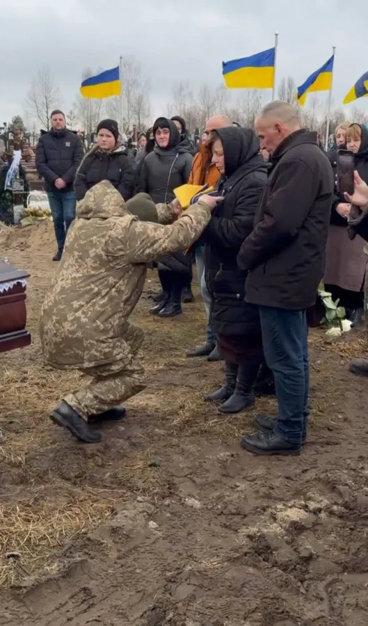 Короткий, але героїчний бойовий шлях: на Волині попрощалися з воїном Іваном Савлуком (фото)