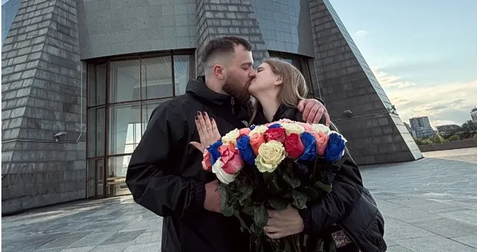 Звільнений з полону азовець з Ковеля освідчився коханій дівчині