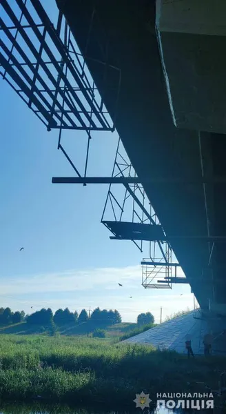 На Волині пенсіонер поцупив арматуру і дошки з-під мосту (фото)