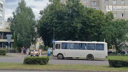 Не поділили дорогу: у Луцьку «москвич» підрізав сільську маршрутку (фото)