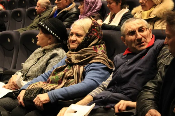 «Після »Крут« емоції переповнюють», – пенсіонерка про фільм у Луцьку (фото)