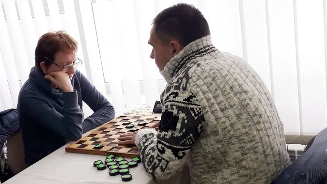 З Бахмута до Луцька разом із родиною евакуювався чемпіон світу із шашок (відео)