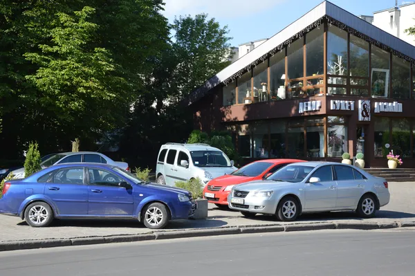 Якою буде парковка біля басейну