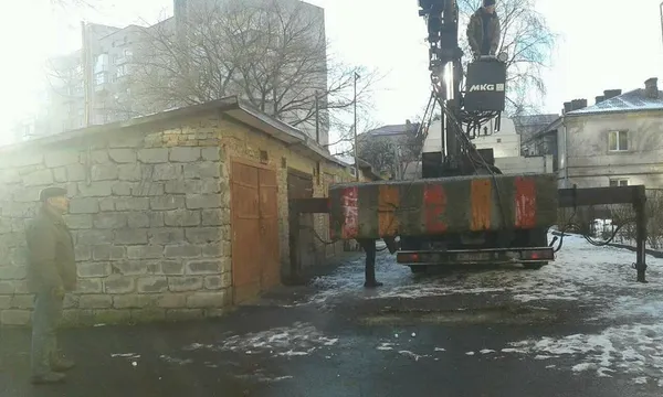 Патріотично розмальовані шини-обмежувачі не зупинили луцьких муніципалів