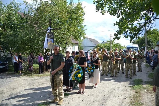 Навіки додому: на Волині попрощалися з загиблим воїном Сергієм Павловським
