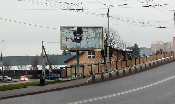 У Луцьку демонтують 12 старих білбордів: де саме
