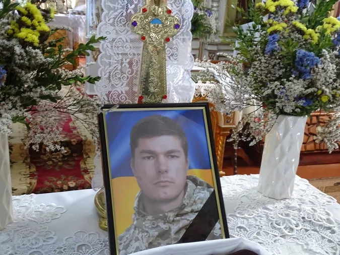 Востаннє додому: на Волині попрощалися з загиблим на Сумщині воїном Павлом Фіщуком