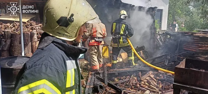 У Володимирі врятували від вогню житловий будинок (фото)