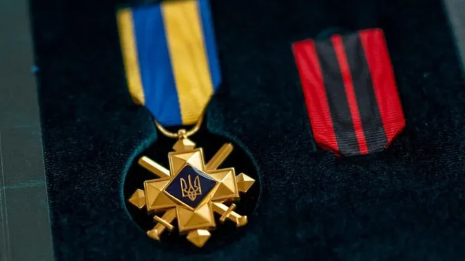 Нагороджені «Хрестом бойових заслуг» отримуватимуть щомісячні виплати