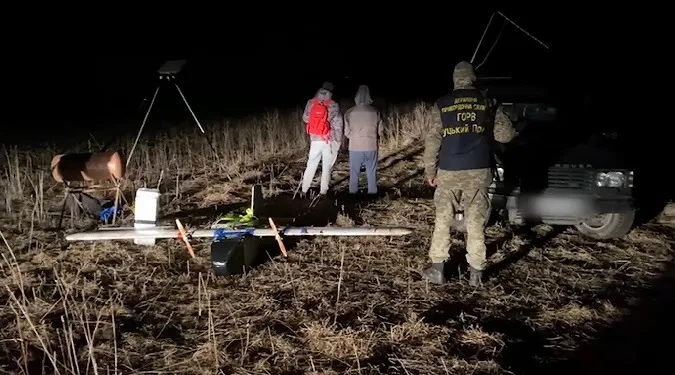 На Волині затримали контрабандистів з кустарним безпілотником (відео)