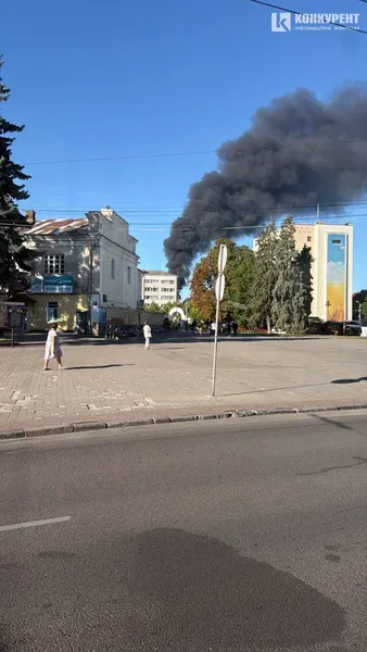 Над Луцьком здійнявся величезний стовп диму: що коїться