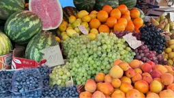 У Луцьку подорожчали фрукти: що кажуть продавці і покупці (фото, відео)