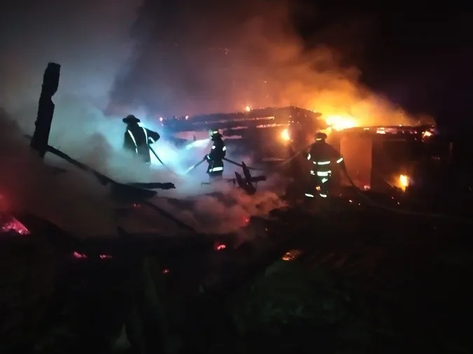 У Старовижівському районі горів будинок: загинули дві людини (фото, відео)