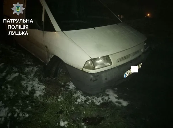 Укус, погрози, спроби відкупитися: у Луцьку ловили п'яних водіїв (фото) 