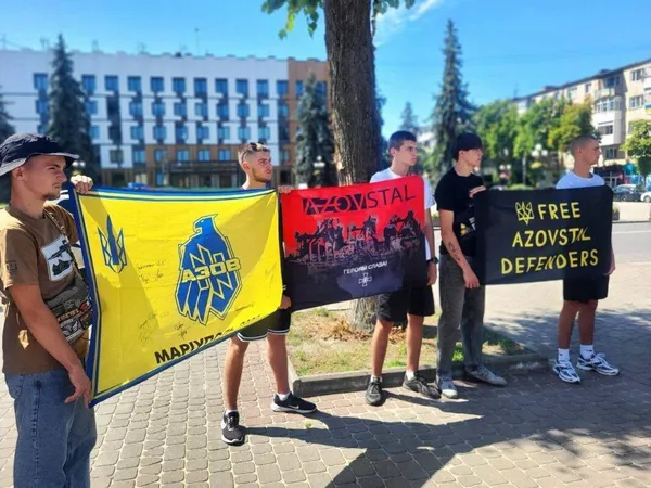 Чекає сина з полону п'ятий рік: у Ковелі пройшла акція на підтримку військовополонених (фото)