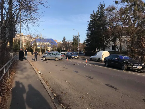 У Луцьку на Шопена – аварія: шукають очевидців (фото, оновлено)