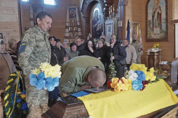 На Волині попрощалися із воїном Русланом Ломінським (фото)