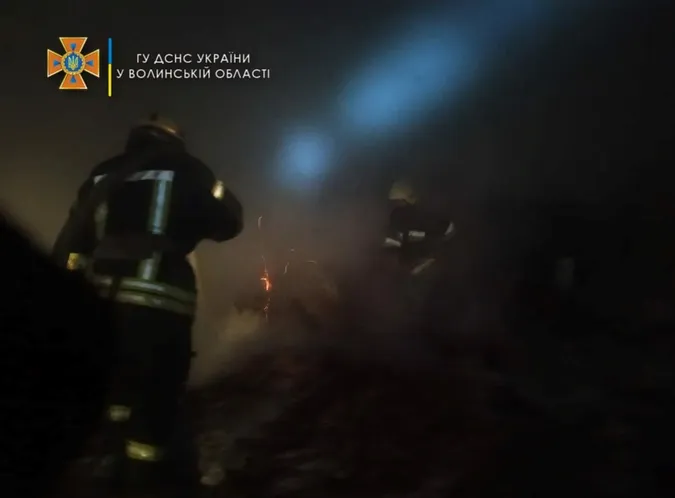 Замикання і цигарка: на Волині горіли господарські будівлі (фото, відео)