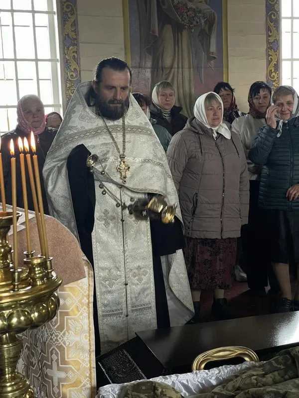 Помер у лікарні на Великдень: на Волині провели в останню дорогу захисника Сергія Власюка (фото)