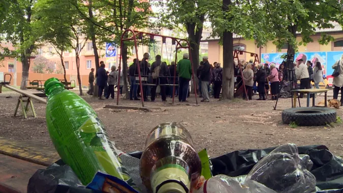 Лучани посварилися через ремонт двору (відео)