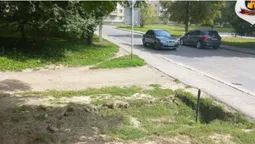 У Луцьку на газоні провалилася земля (фото)