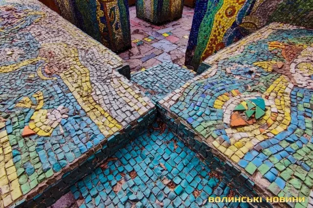Прогулюючись Луцьком: показали найцікавіші мозаїки міста (фото)