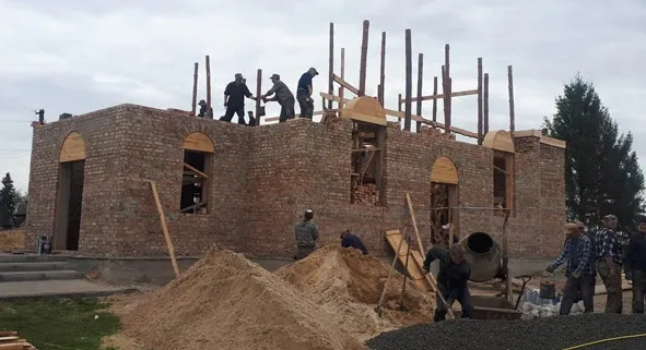 Магічне сяйво чи божий знак: біля згарища «зачарованої» церкви на Волині – невідоме світіння (фото)