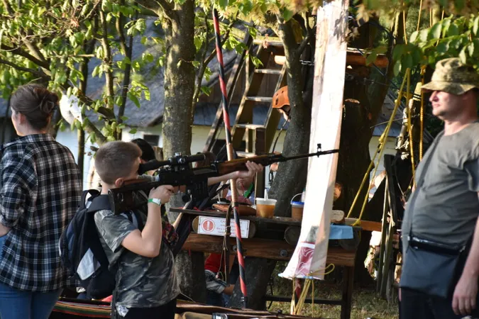 «Дух незламних»: як на фестивалі під Луцьком збирали на бригаду «Любарт» (фото)