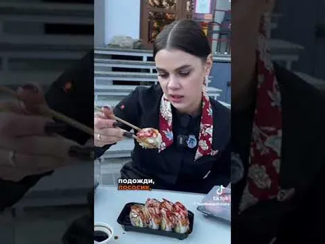 «І в кабіну зараз запихнем»: тіктокерка перевірила луцькі суші (відео)