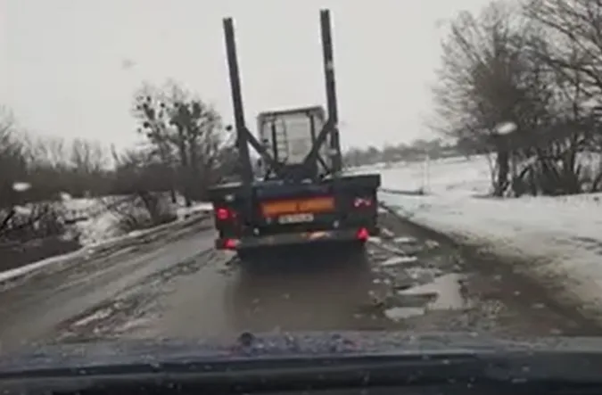 Ями та вибоїни: волиняни скаржаться на дорогу Луцьк-Дубно (відео)