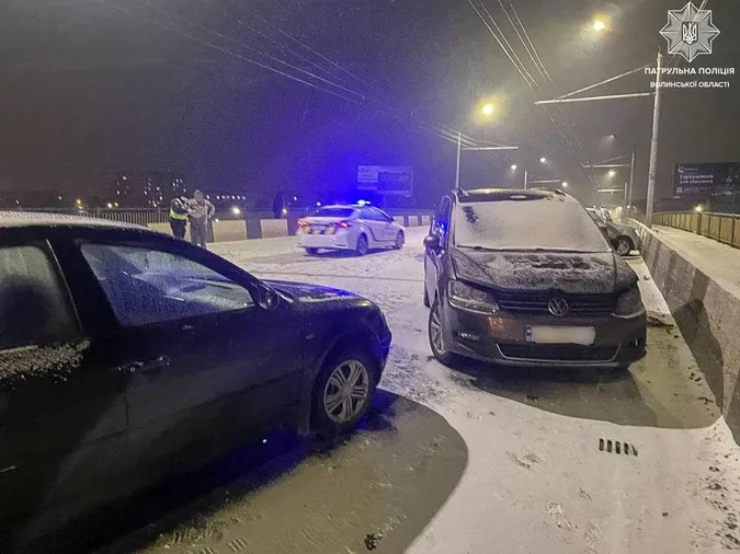 ДТП на шляхопроводі на Рівненській у Луцьку: хто і з ким не розминувся (фото)