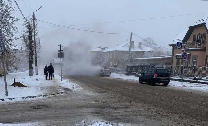 У Нововолинську горів легковий автомобіль (відео)