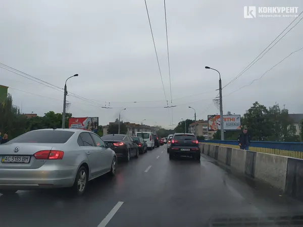 Аварія на Перемоги в Луцьку: утворився затор (фото)