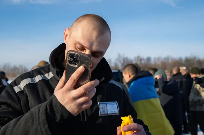 «Наші – вдома»: Зеленський заявив про повернення з полону 207 людей (фото)