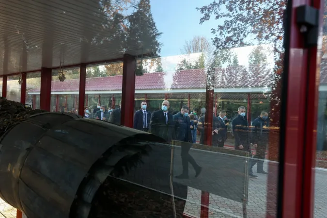«Унікальне підприємство»: Шмигаль відвідав луцький «Мотор» (фото)