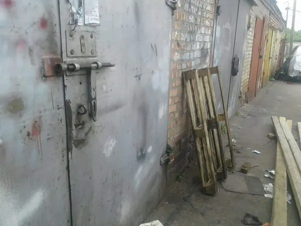 У Луцьку в гаражі чоловік облаштував автосервіс (фото)
