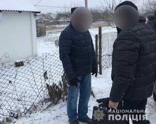 На Волині сільський голова взяв хабар за ялинки (фото)