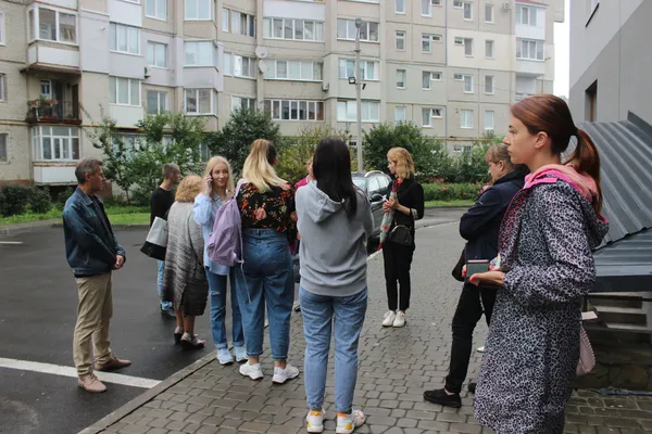 Знущався над хворим собакою: активісти навідалися до лучанина (фото, відео)
