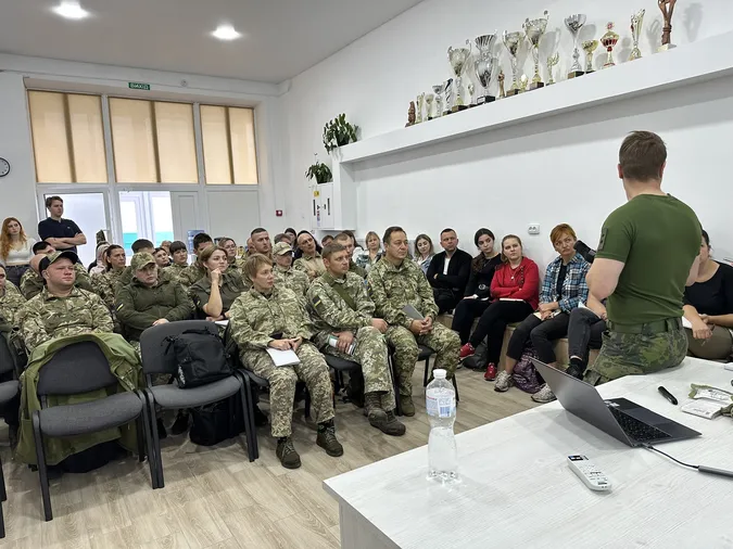 Фінські інструктори навчали волинську «екстренку» та прикордонників тактичній медицині