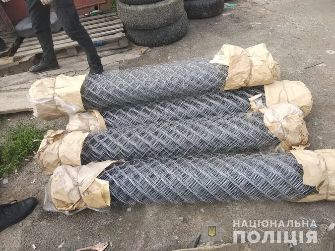 На Волині банда обкрадала оселі: виявили дві вантажівки речей (фото, відео)