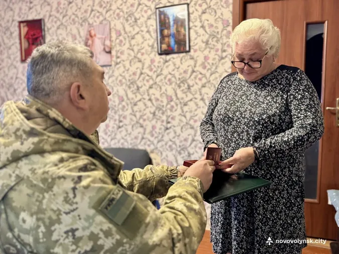На Волині матері полеглого Героя вручили його орден «За мужність» (фото)