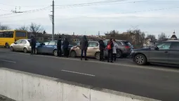 У Луцьку біля "Там-Таму" зіткнулися чотири автівки: утворився затор (фото)