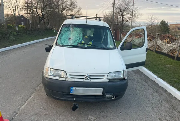 На Волині в автопригодах постраждали дві велосипедистки (фото, відео)