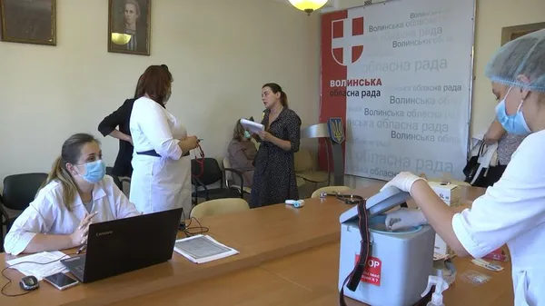 На Волині розпочали вакцинацію держслужбовців