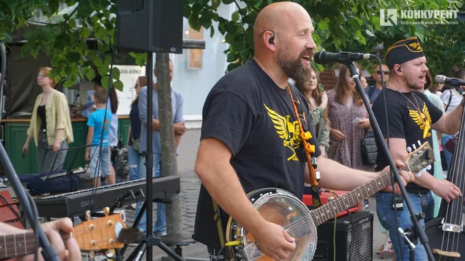 Прийшли сотні людей: у Луцьку виступив запальний гурт Оt Vinta (фото, відео)